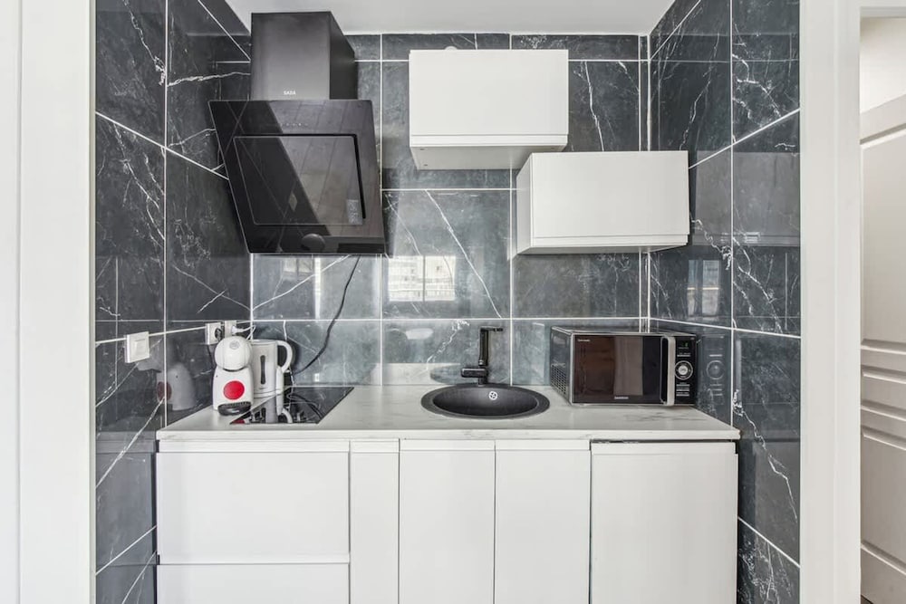 Exceptional Apartment With Terrace - La D Fense