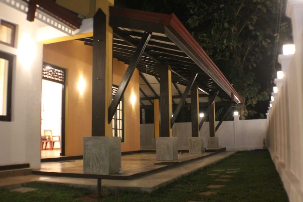 Sayo Villa
