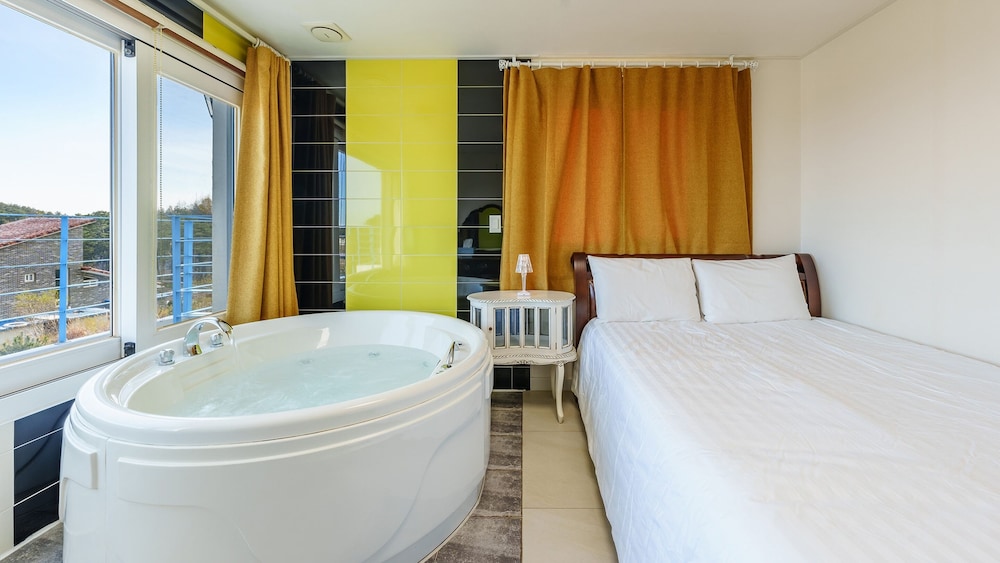 Yangyang Monti Pet Spa Pension