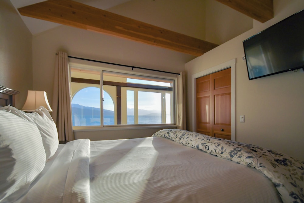 Lakeshore Lodges