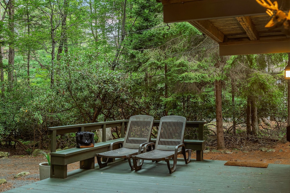 The Four Seasonal by Avantstay Hot Tub Spacious Deck Fire Pit