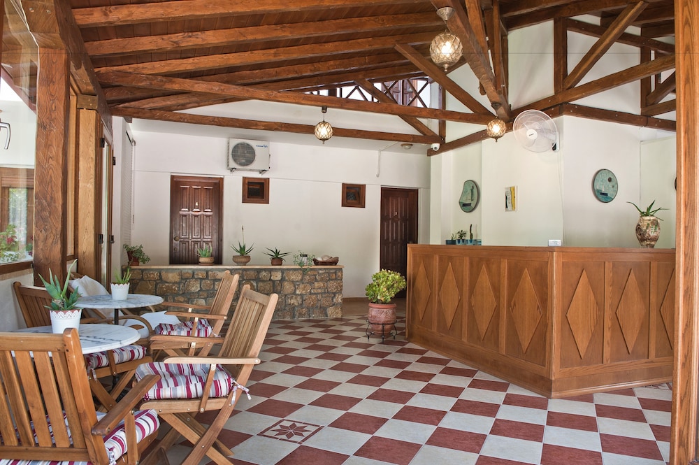 Kamares House Apartments & Studios