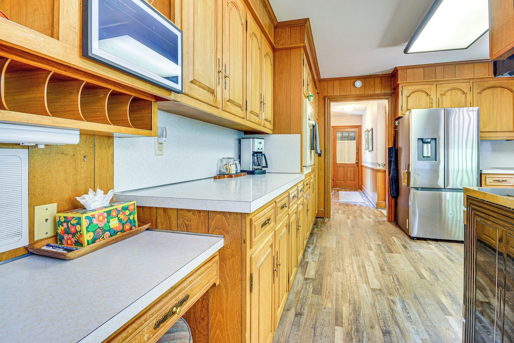 2 Mi to Main St Thomasville: Family Home w/ Games