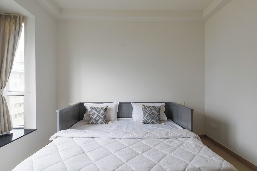 Skyline Haven by Red Olive4bhk30mins Airport