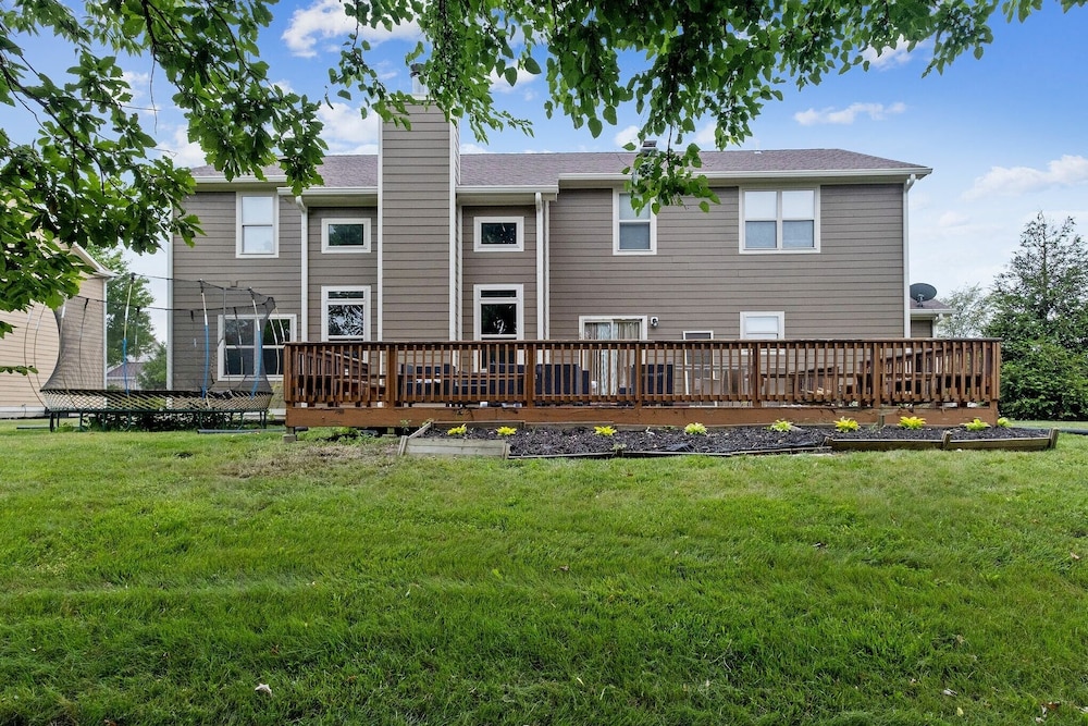 Incredibly Spacious Carmel Home With Fully Equipped Kitchen - 4700 Sq Ft! Sleeps 15! Pet Friendly! 6 Bedroom Home by RedAwning view 5