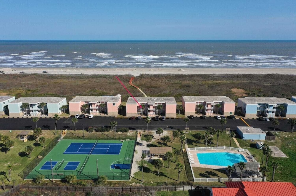 2 Studios Beach Boardwalk, 2 Pools, Tennis/pickleball Island Retreat Complex