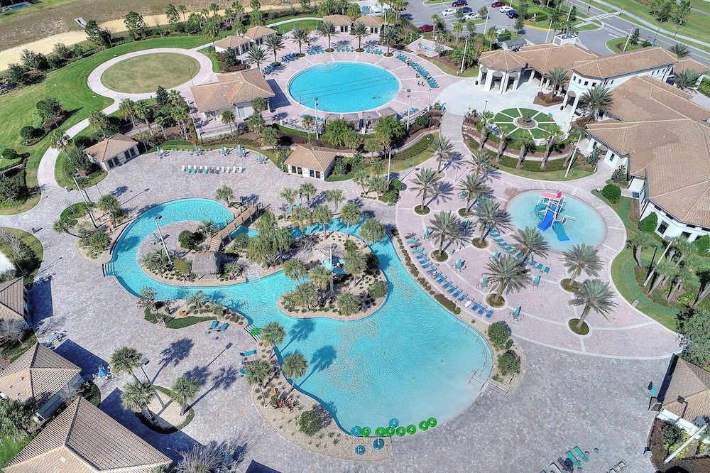 Wonderland Sleeps 14 Free Waterparks and South Facing Pool