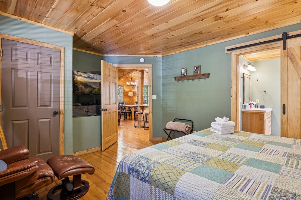 The Wild Life 2 Bedroom Cabin