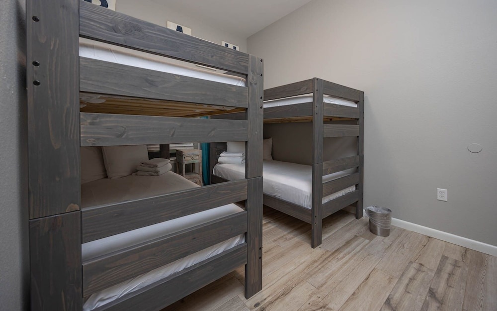 Phoenix Vi 6003 3 Bedroom Condo