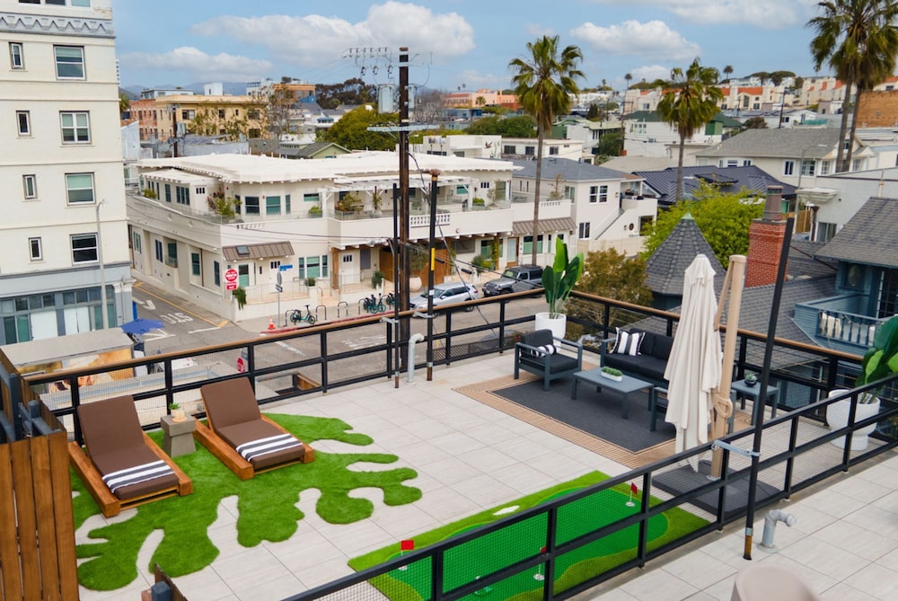 The Santa Monica Sunset - Beachfront Luxury