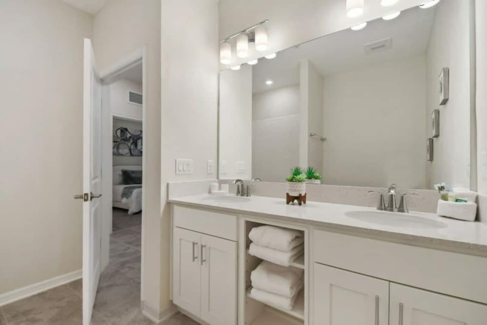 3120 Unit 406 Stunning 2B Apartment
