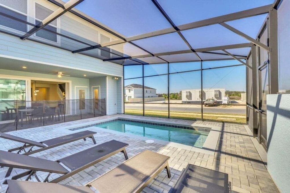 The Cutest Tonwhome & Private Splash Pool! 5 Bedroom Townhouse