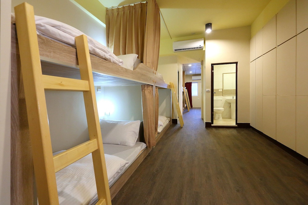 Corner House - Hostel