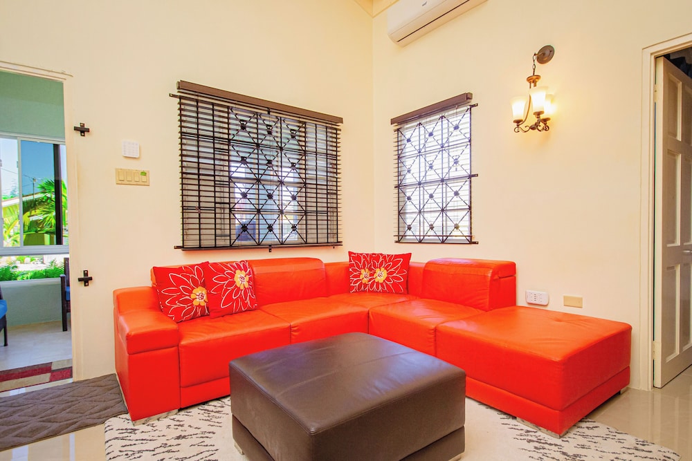 Adorable Beach House In Draxhall view 5