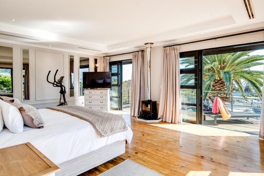 2bed Apt 5min Walk From Camps Bay Central Escape