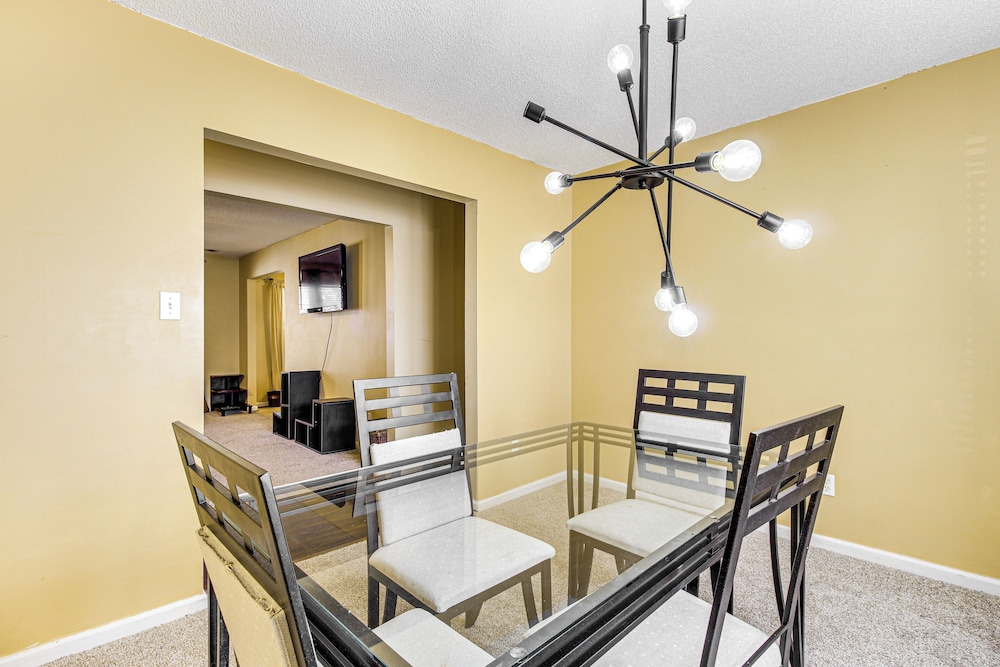 3 Mi to Hunter Army Airfield: Home w/ Serene Deck