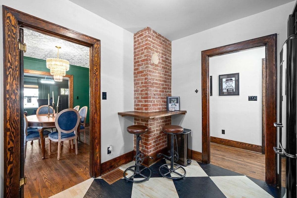 Old Clarksville House - Secret Bar
