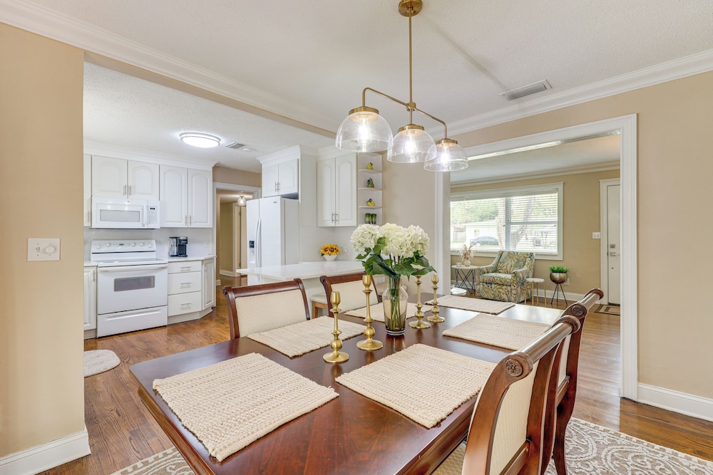 Family Home 5 Mi to Riverwalk & Jaguars Games!