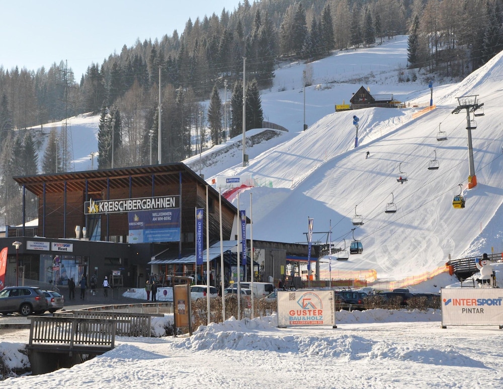 Lively Apartment Near the ski Area
