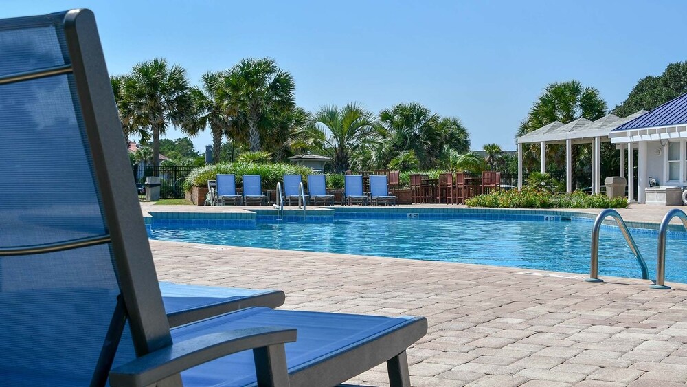 Par Fore The Course Offers A Home Away From Home Feel. 4 Bedroom Home by Peace Vacations view 4