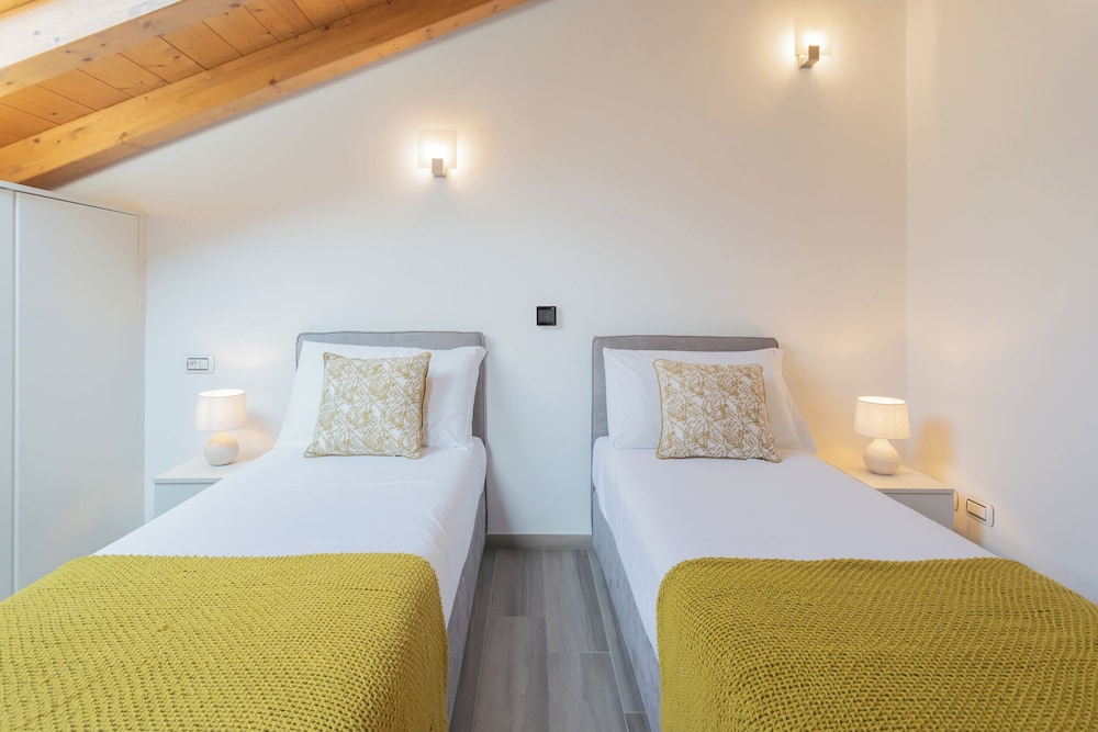 Dream Lake Apartments by Rent all Como