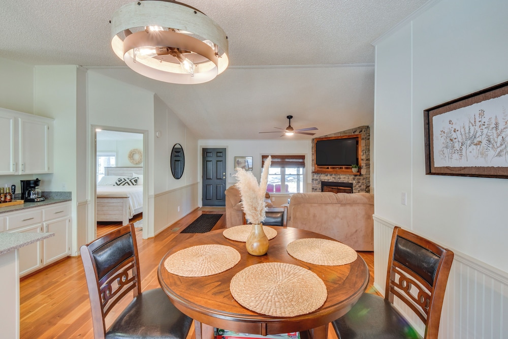 Deck, Grill & Dock Access: Lake Keowee Retreat!