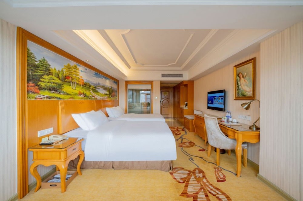 Vienna Hotel Fuyong Exhibition Center