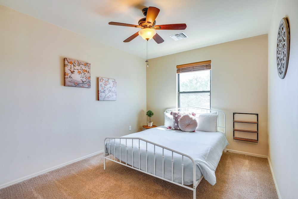 Southwestern Chic! Tucson Retreat w/ Private Patio