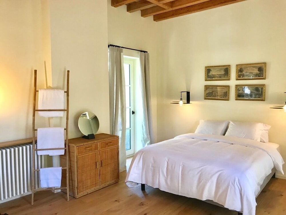 Lyon Country House - Tour de Garde