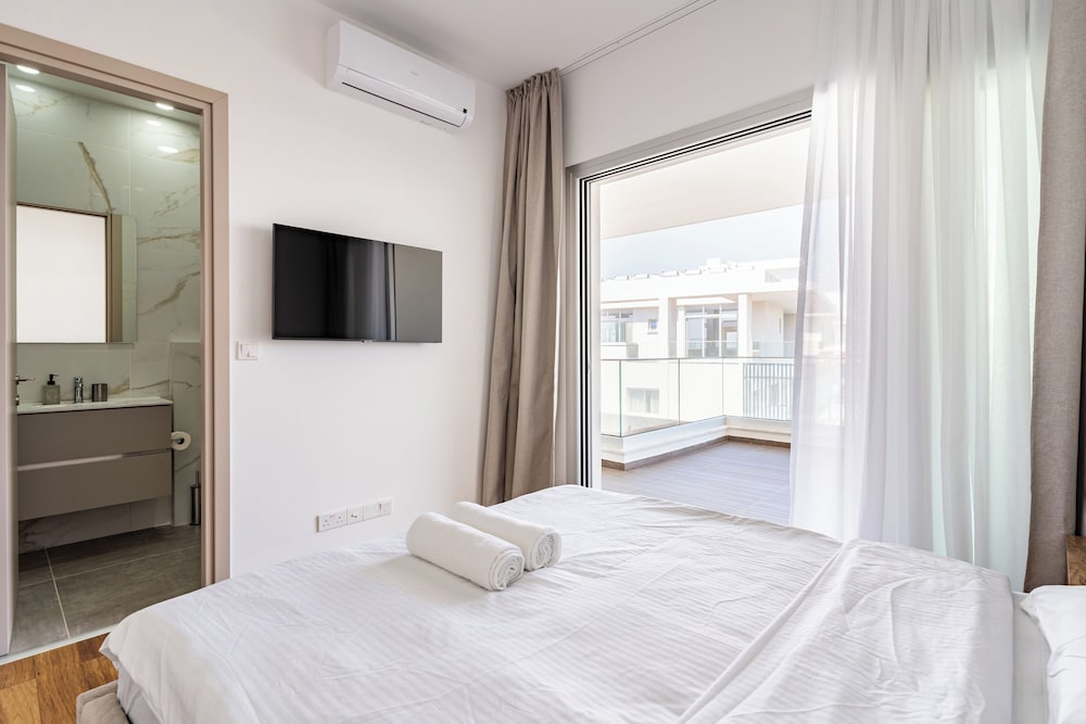 YAMAS Urban Living Platinum 77 Apartments
