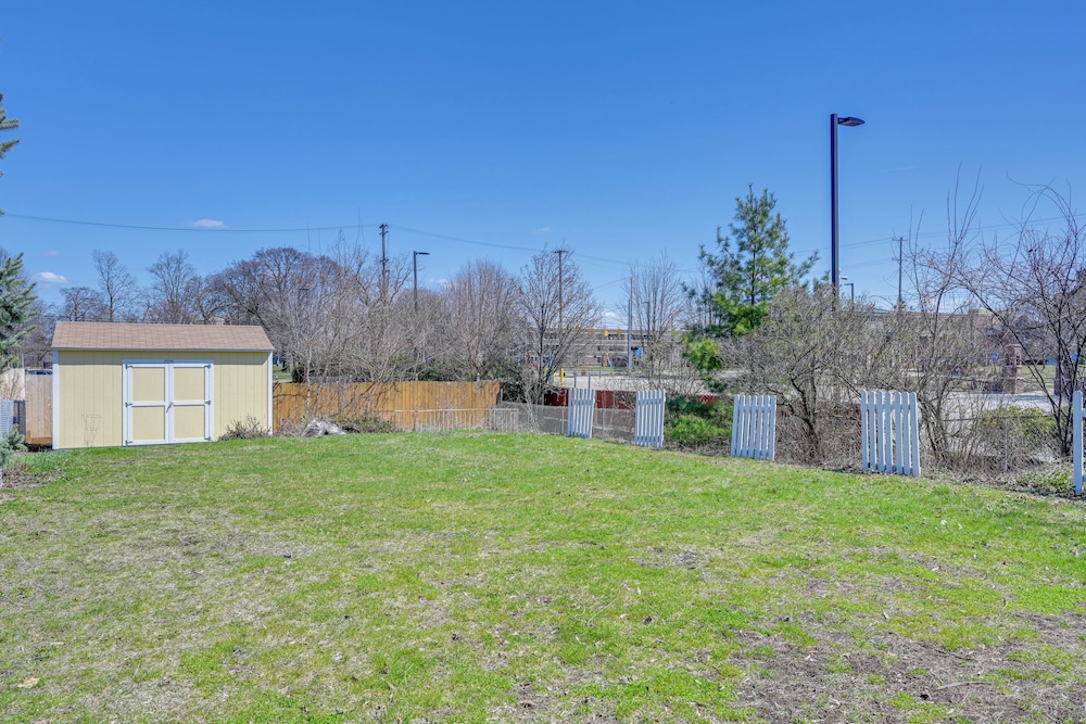 < 1 Mi to Old Town Lansing: Home w/ Furnished Deck