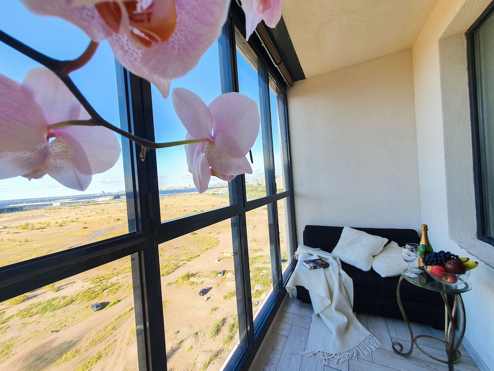 AELITA Apartment with Port View