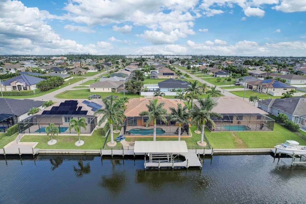 'paradise Palms' Cape Coral Home w/ Dock!