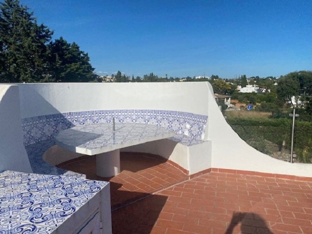 Casa Ninho Spacious 5 Bedroom Villa in an Enviab