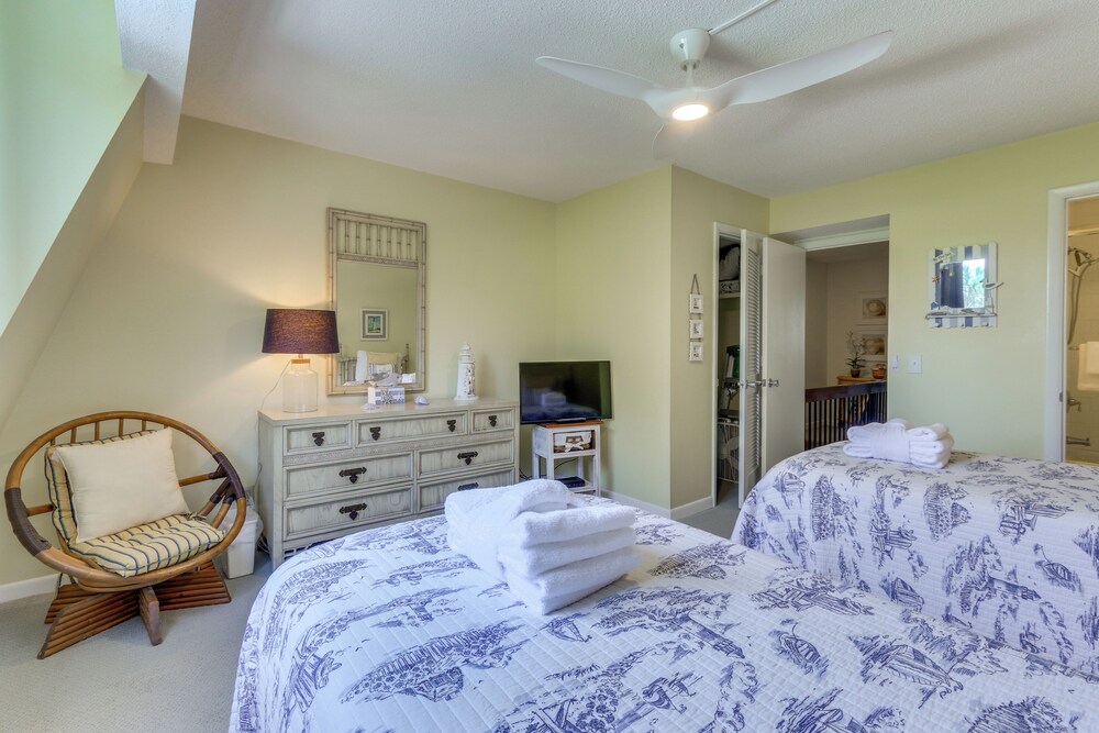 Steps to Beach & Pool: Hilton Head Island Condo!