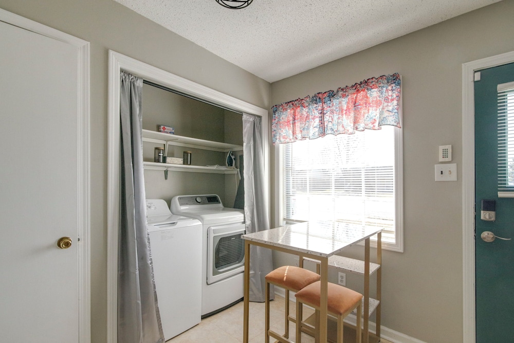 4 Mi to Shelby Farms Park: Memphis Home w/ Patio!