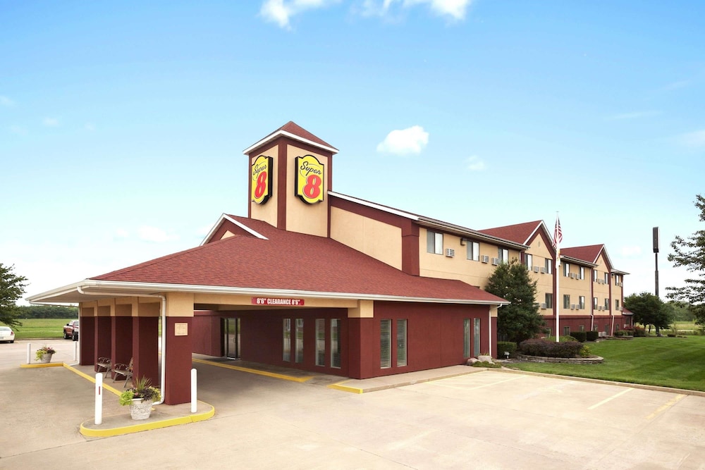 Mount Vernon Vacations - Super 8 by Wyndham Salem - Property Image 1