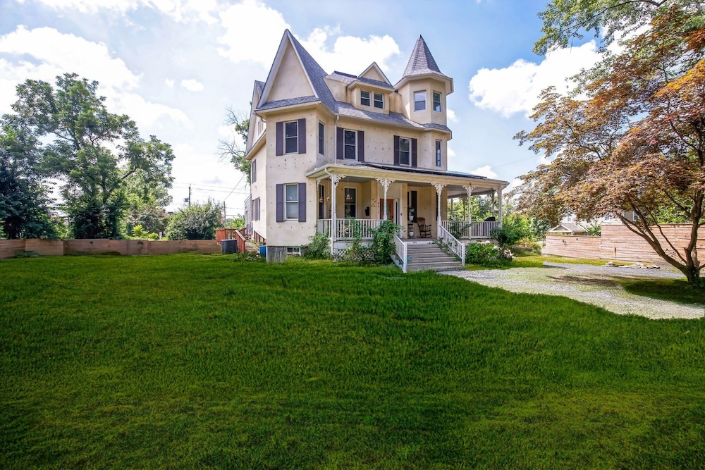 Charming Victorian Home With Porch & Large Yard 7 Bedroom Home