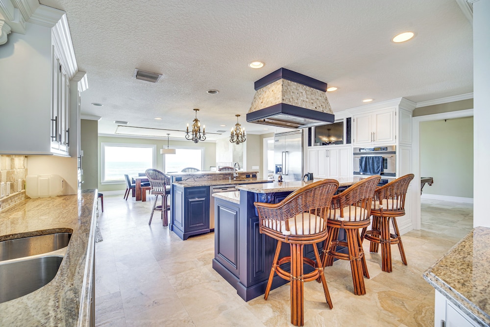 Beachfront Melbourne Beach Retreat w/ Pool Table!