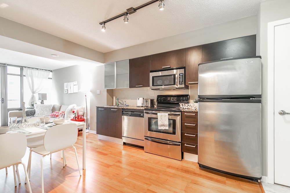 Stylish Suite in Downtown Toronto photo 5