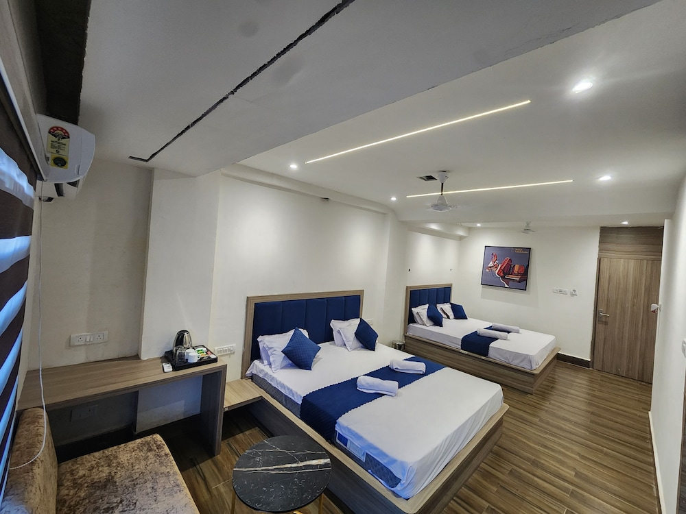 Lakhdatar Hotel