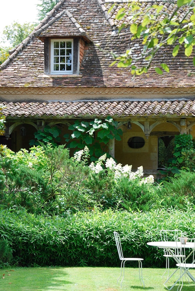 Le Chaufourg Chateau view 4