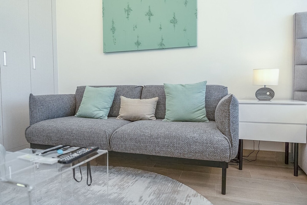 Perfect Studio That Sleeps 2 in JVC