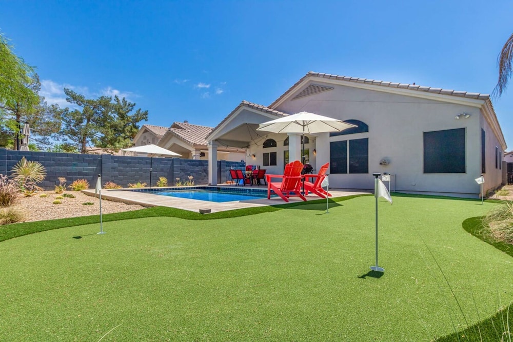 Walk 2 TPC Mayo Swim Putt Grill Heated Pool