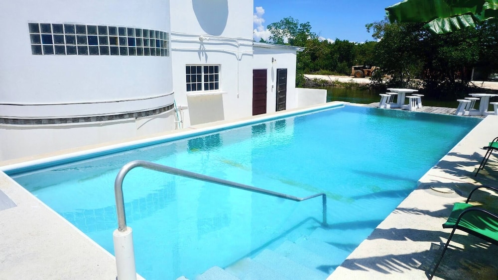 See Belize Seabreeze Sea View Studio With Balcony, Pool & Overwater Deck, 2nd FL