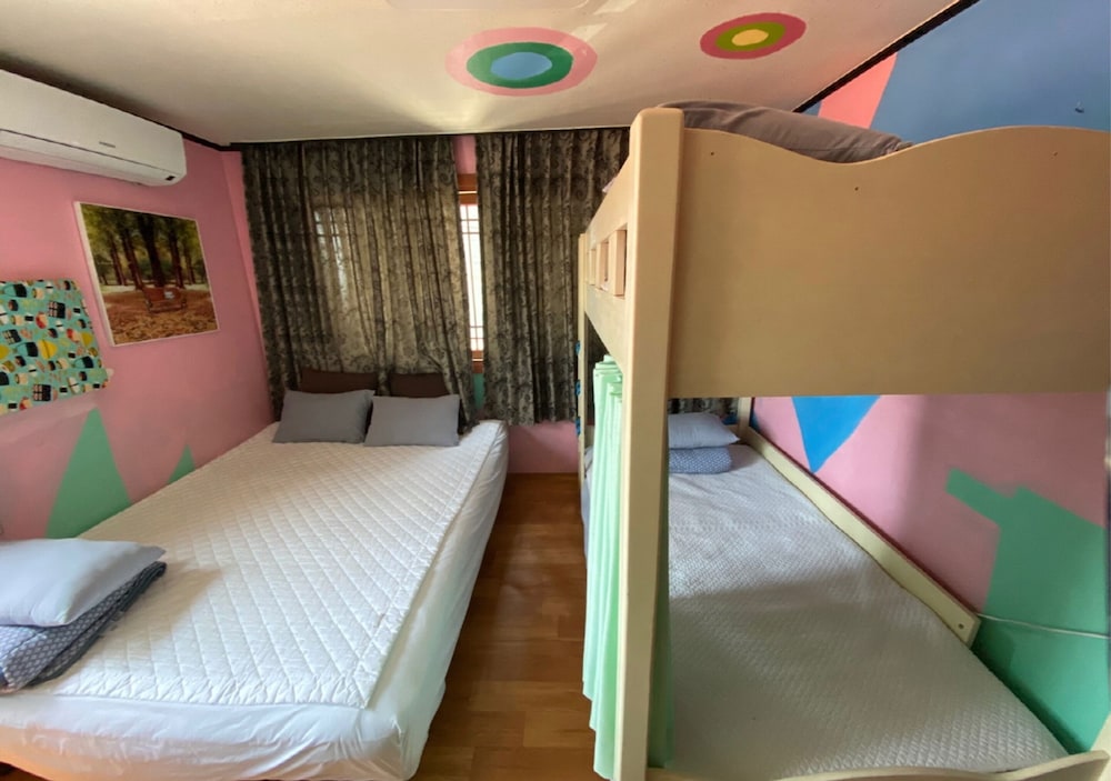 Gudeok Guest House - Hostel