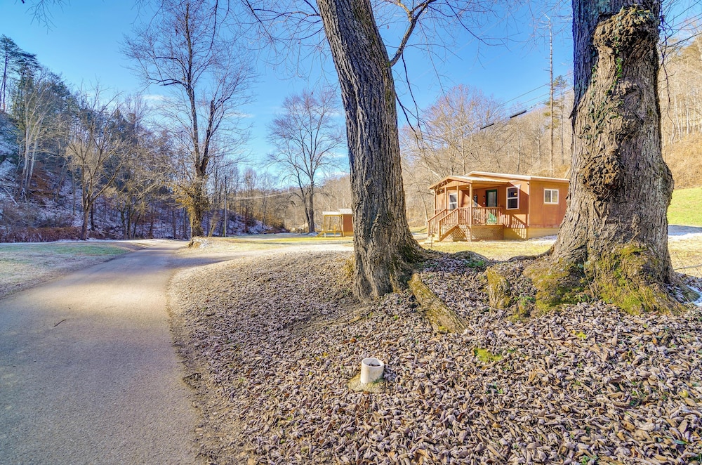 Peaceful Beattyville Cabin Near Red River Gorge! view 5