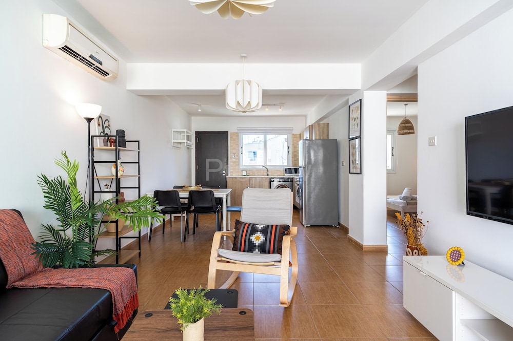 Quint - 2-Bedroom Apt & Pool in Protaras