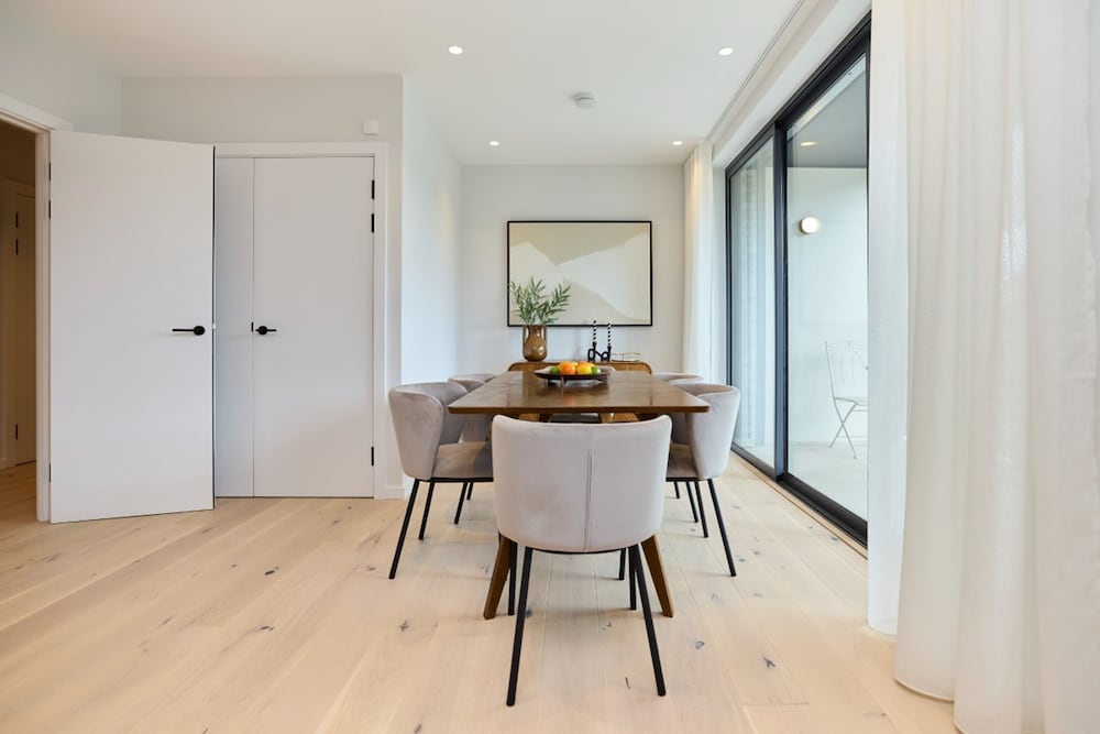 The Brondesbury Place - Bright 2bdr Flat With Balcony Parking