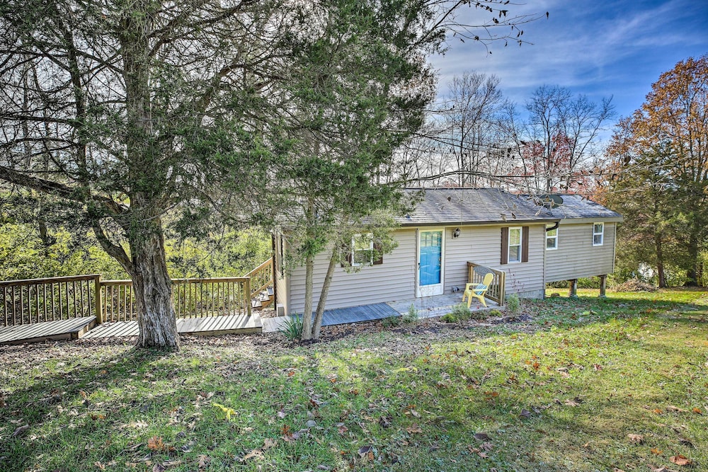 Sunny Hill Cottage Dry Ridge Escape w/ Deck! view 4
